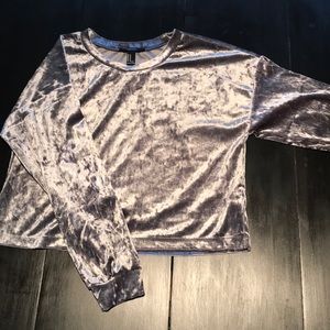 Long sleeved velvet feeling top